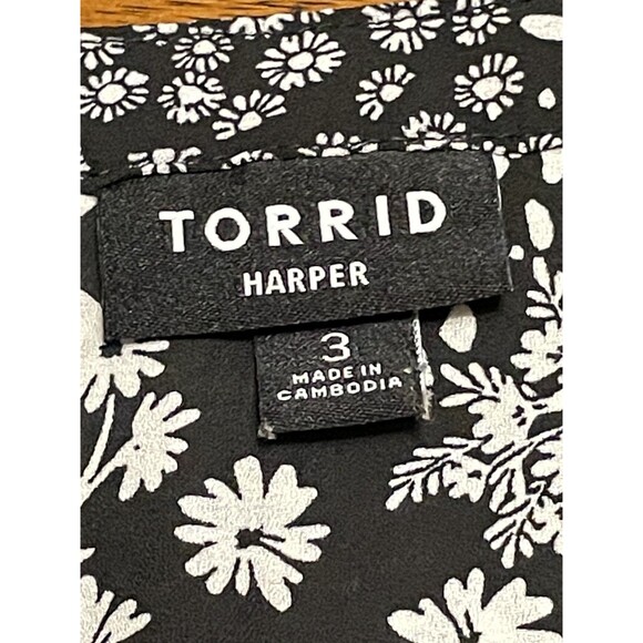 TORRID Harper Black White Floral Blouse Size 3 EUC! - Picture 6 of 12